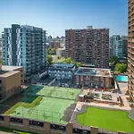 New! 22Fl Downtown W Tower View & Pool, Free Banff Pass, Parking, Gym, Wine & More!